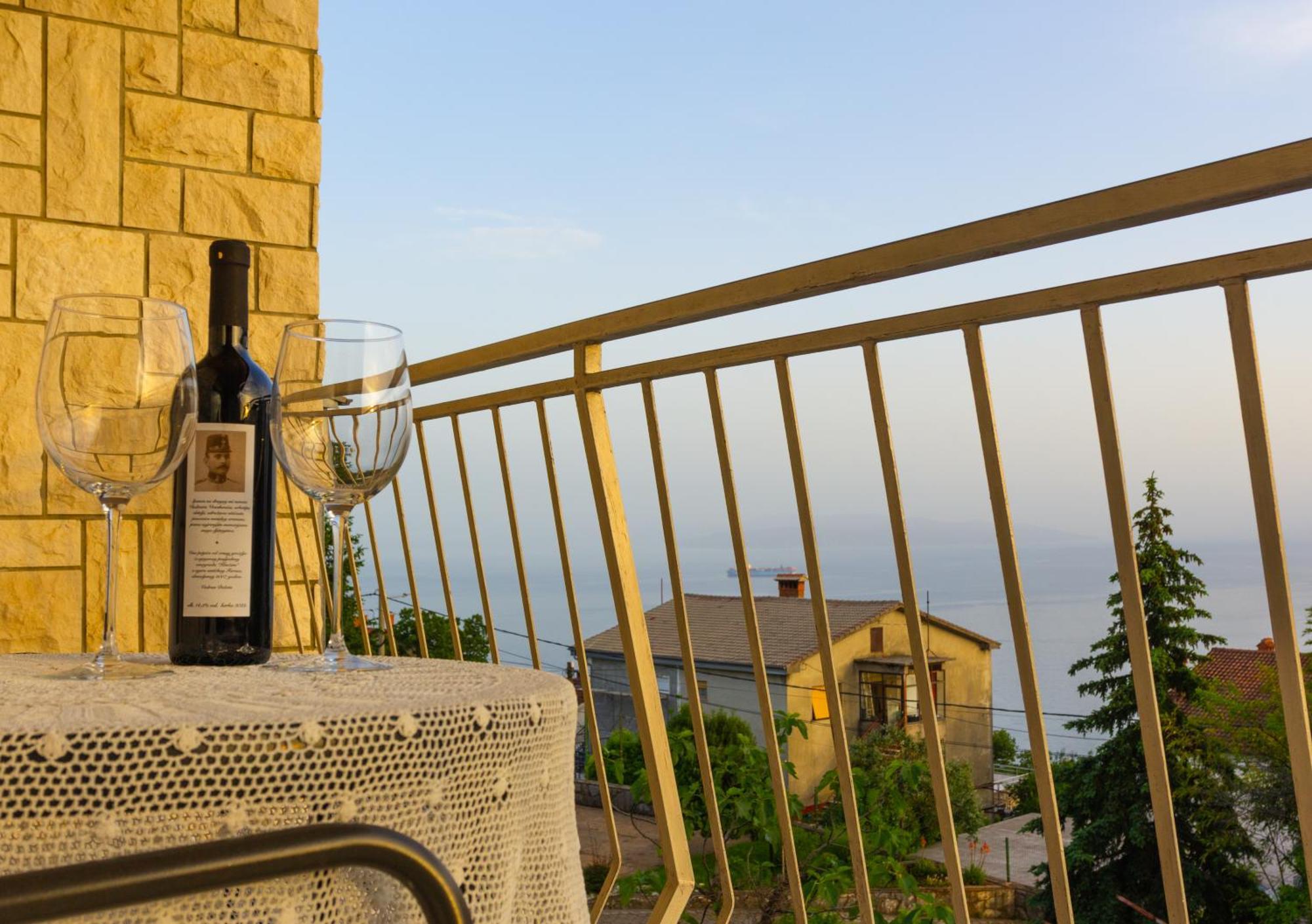 Sea View Retreat With 170Mbps Wifi And Sunny Balcony Lejlighed Kastav Eksteriør billede