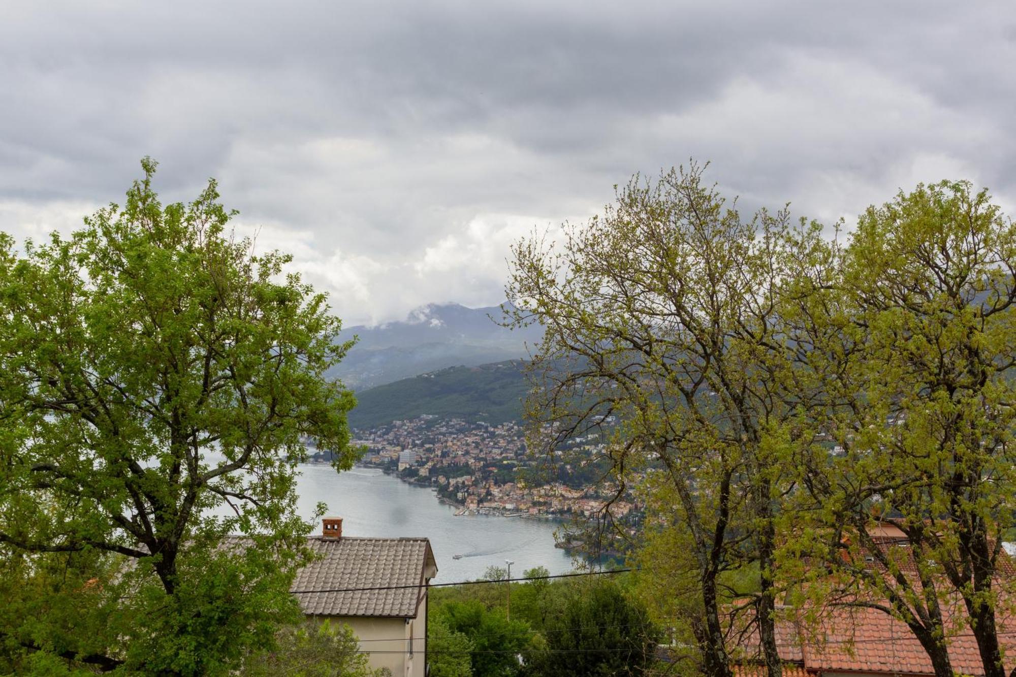 Sea View Retreat With 170Mbps Wifi And Sunny Balcony Lejlighed Kastav Eksteriør billede